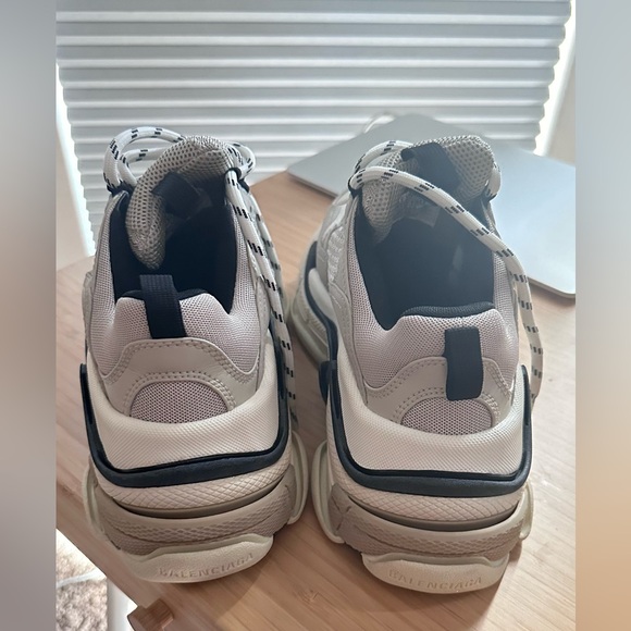 Balenciaga sneakers - Picture 2 of 4